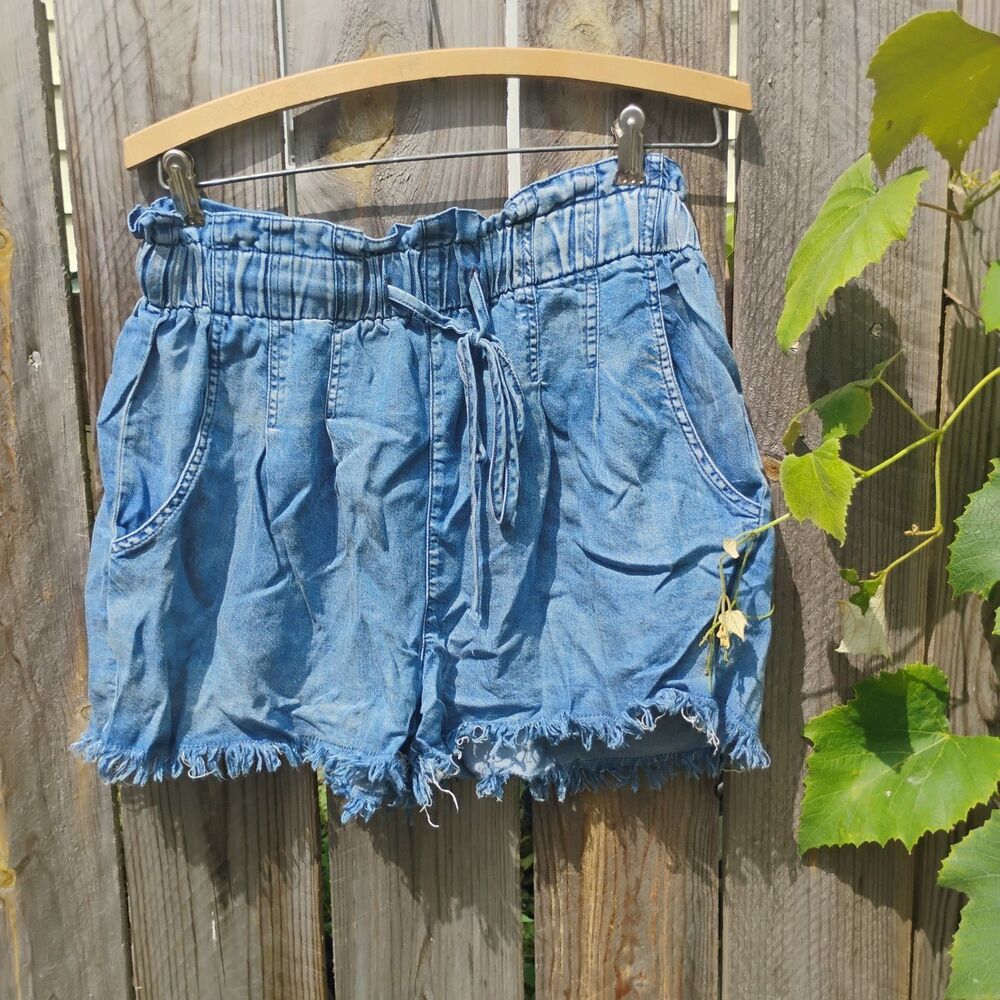 Pink Lily Chambray Denim Paperbag Waist Shorts Medium Raw Fringe Hem Tie Front